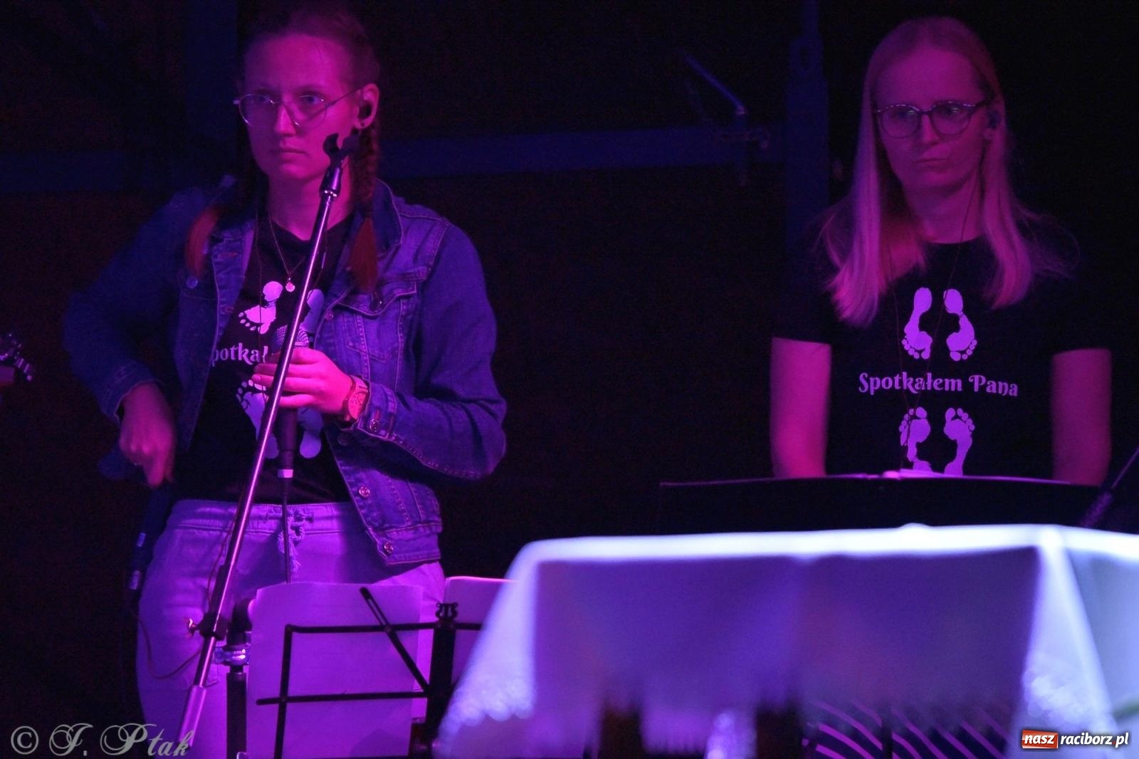 Zdjęcie w galerii na portalu naszraciborz.pl: Festiwal Spotkałem Pana. Wieczór Uwielbienia [FOTO i WIDEO] wiadomości z regionu