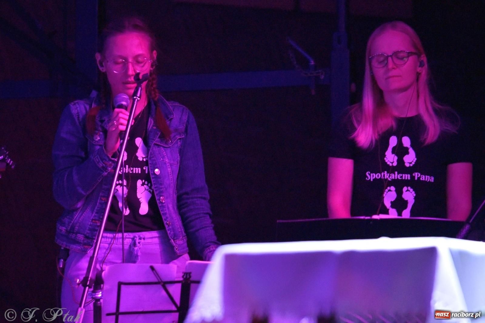 Zdjęcie w galerii na portalu naszraciborz.pl: Festiwal Spotkałem Pana. Wieczór Uwielbienia [FOTO i WIDEO] wiadomości z regionu