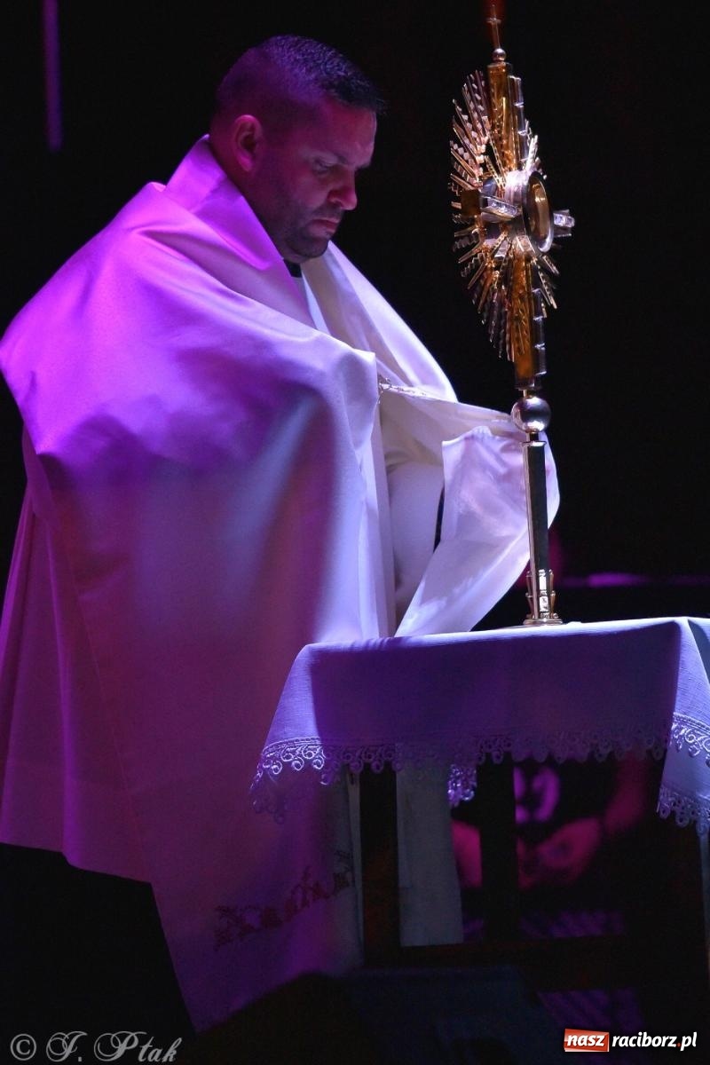 Zdjęcie w galerii na portalu naszraciborz.pl: Festiwal Spotkałem Pana. Wieczór Uwielbienia [FOTO i WIDEO] wiadomości z regionu