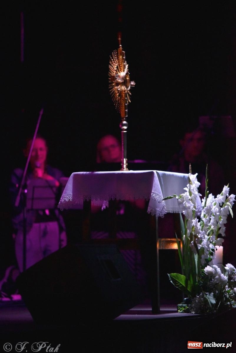 Zdjęcie w galerii na portalu naszraciborz.pl: Festiwal Spotkałem Pana. Wieczór Uwielbienia [FOTO i WIDEO] wiadomości z regionu