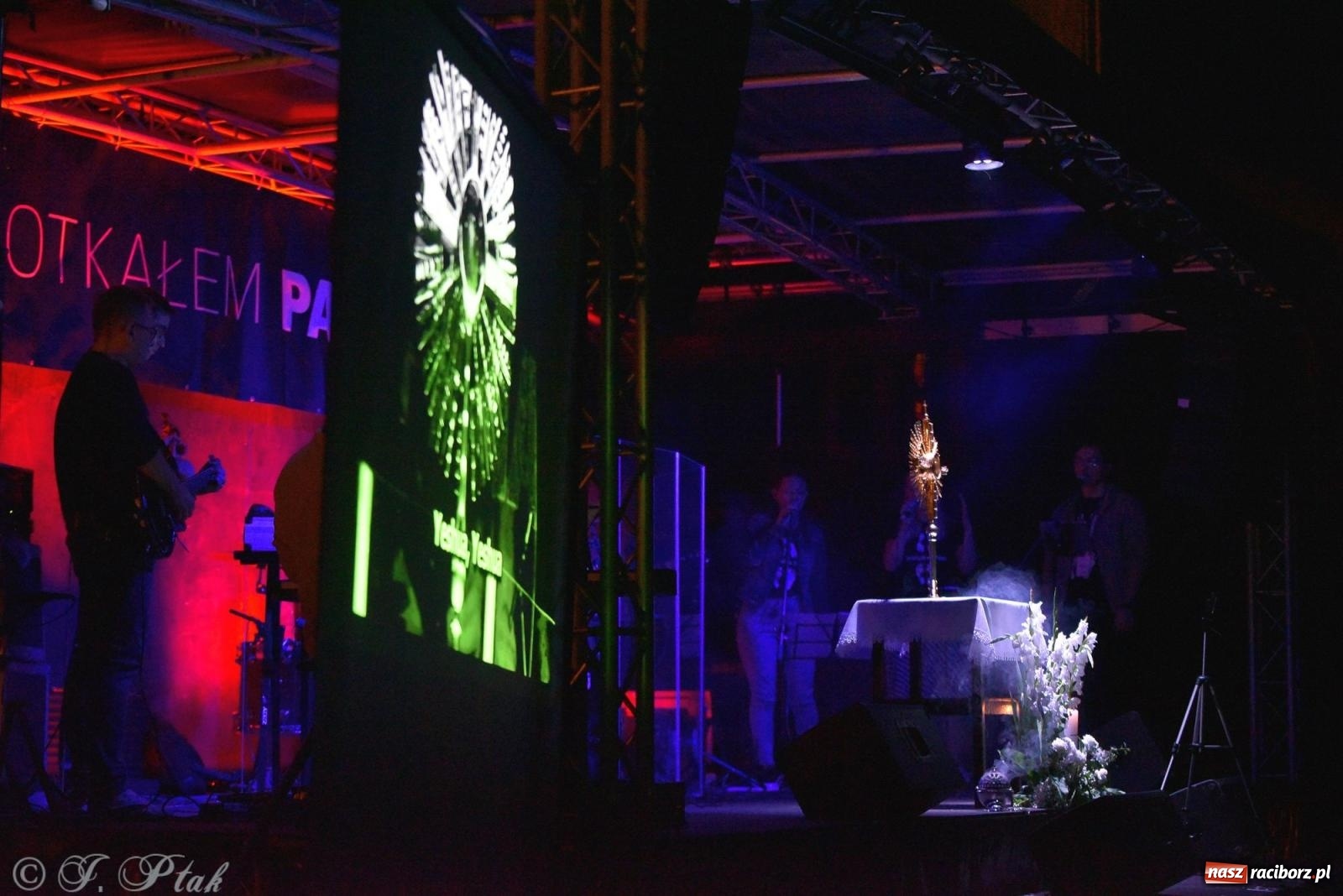 Zdjęcie w galerii na portalu naszraciborz.pl: Festiwal Spotkałem Pana. Wieczór Uwielbienia [FOTO i WIDEO] wiadomości z regionu