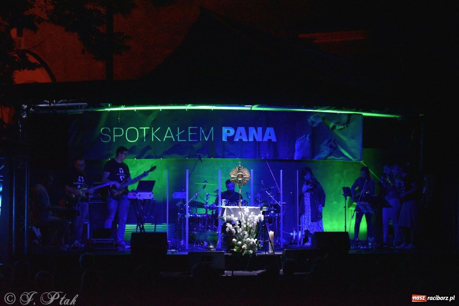 Zdjęcie w galerii na portalu naszraciborz.pl: Festiwal Spotkałem Pana. Wieczór Uwielbienia [FOTO i WIDEO] wiadomości z regionu