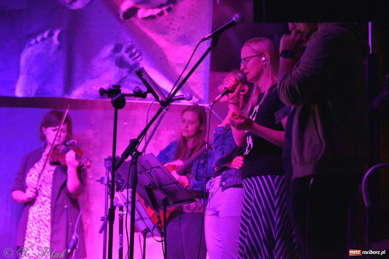 Zdjęcie w galerii na portalu naszraciborz.pl: Festiwal Spotkałem Pana. Wieczór Uwielbienia [FOTO i WIDEO] wiadomości z regionu