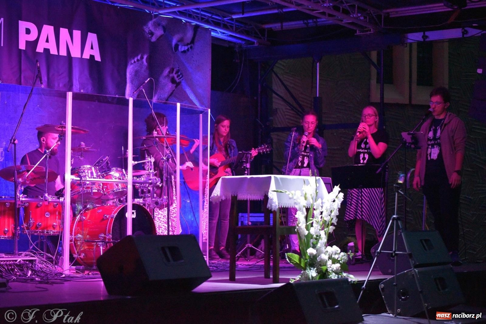 Zdjęcie w galerii na portalu naszraciborz.pl: Festiwal Spotkałem Pana. Wieczór Uwielbienia [FOTO i WIDEO] wiadomości z regionu