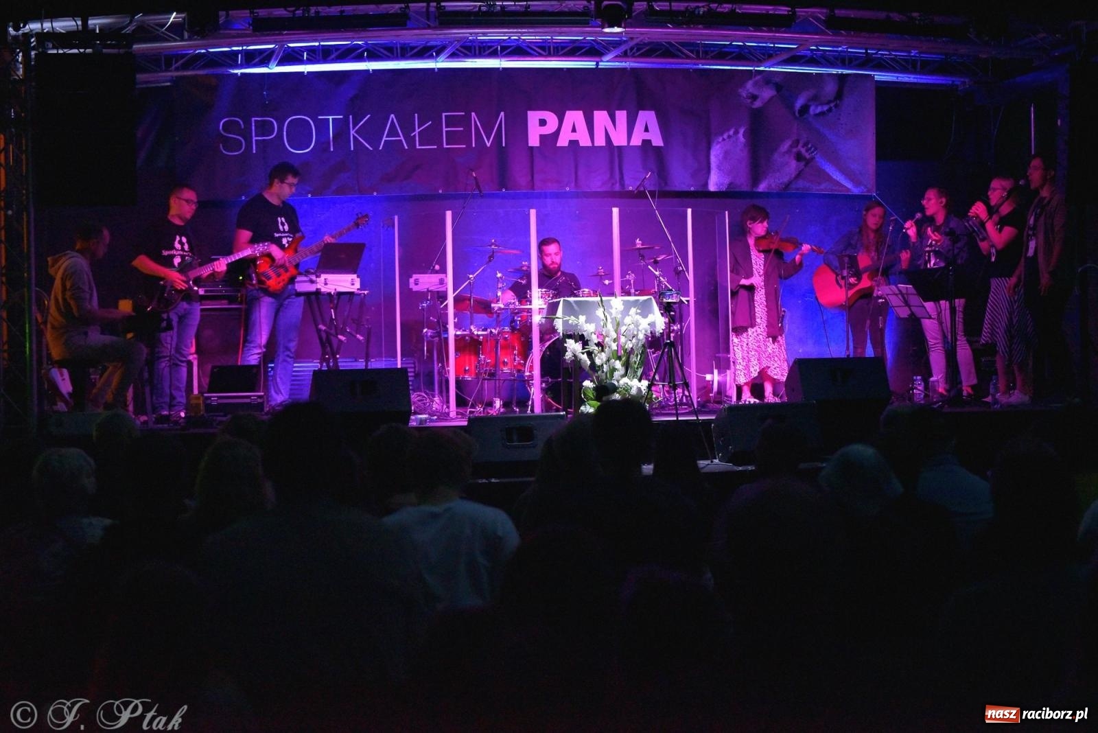 Zdjęcie w galerii na portalu naszraciborz.pl: Festiwal Spotkałem Pana. Wieczór Uwielbienia [FOTO i WIDEO] wiadomości z regionu