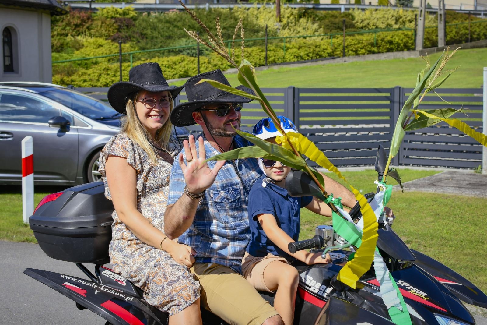 Zdjęcie w galerii na portalu naszraciborz.pl: Jedna parafia, dwa sołectwa. Dożynki w Owsiszczach [FOTO i WIDEO] wiadomości z regionu