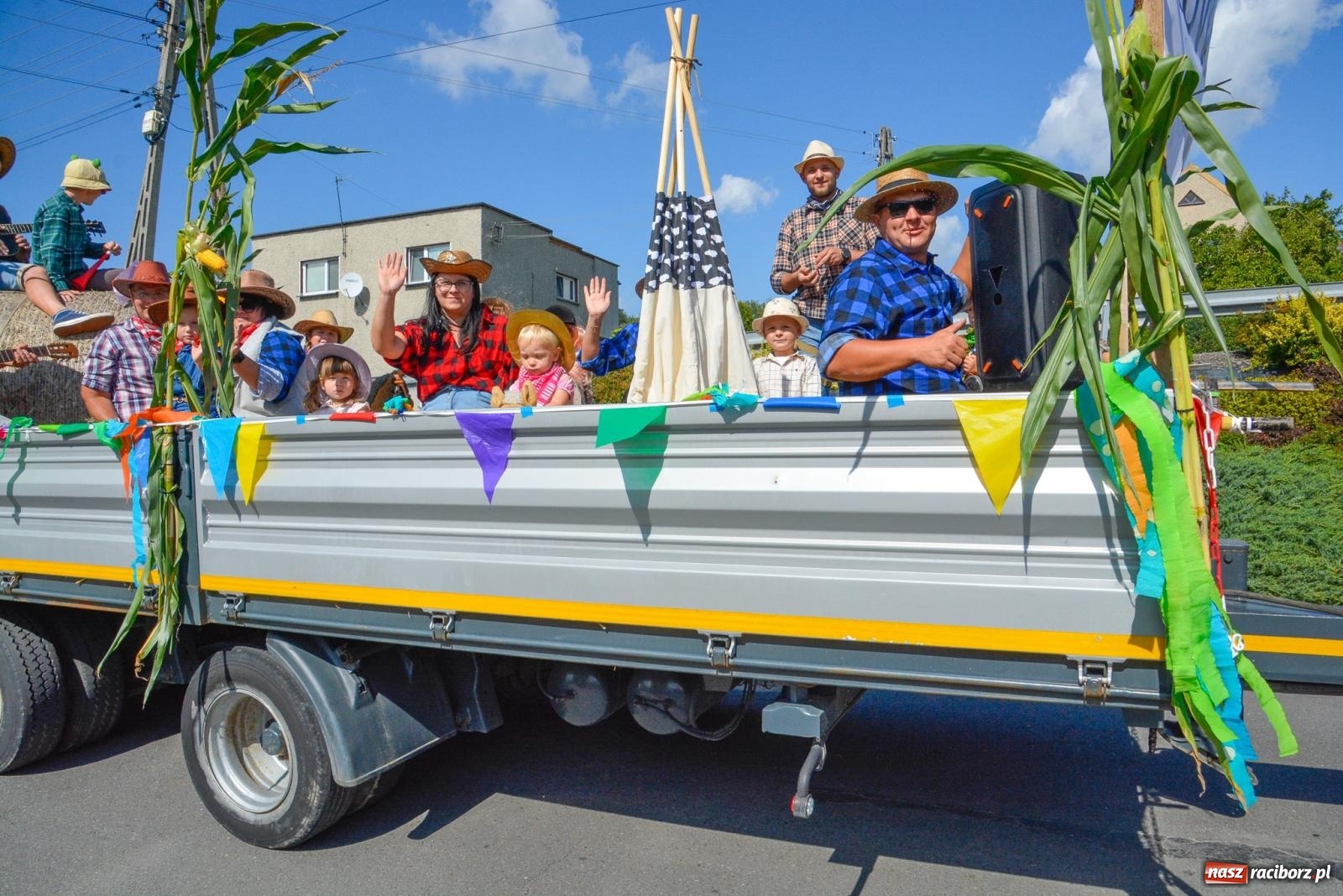 Zdjęcie w galerii na portalu naszraciborz.pl: Jedna parafia, dwa sołectwa. Dożynki w Owsiszczach [FOTO i WIDEO] wiadomości z regionu