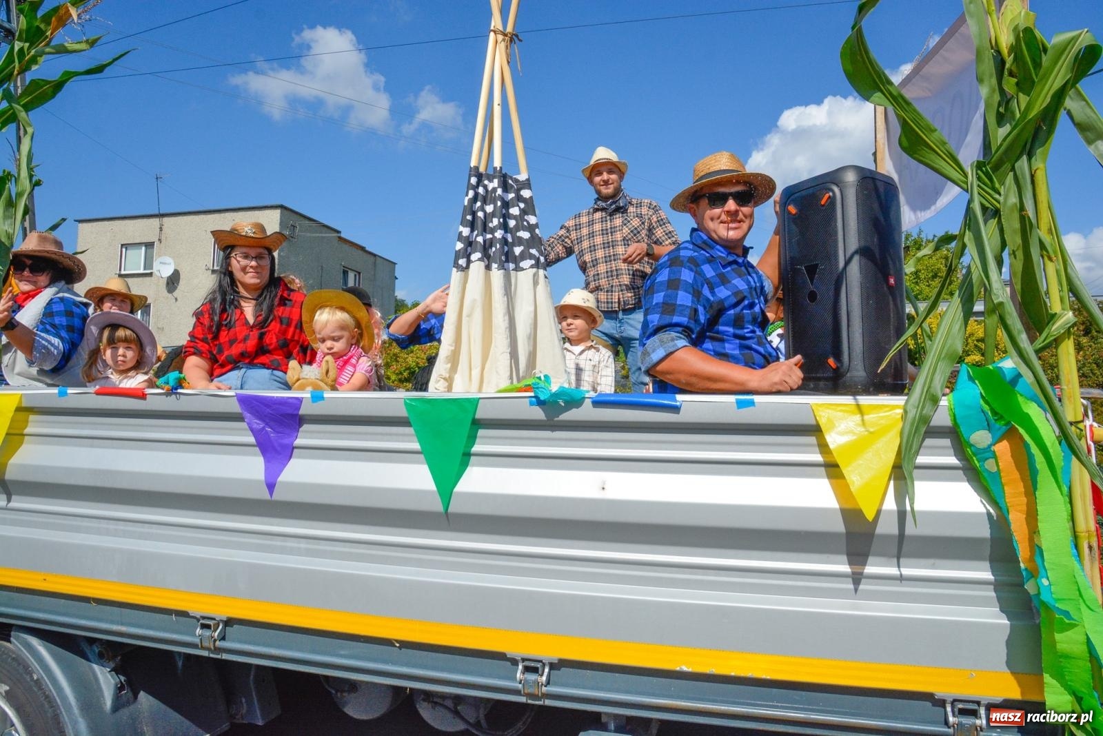 Zdjęcie w galerii na portalu naszraciborz.pl: Jedna parafia, dwa sołectwa. Dożynki w Owsiszczach [FOTO i WIDEO] wiadomości z regionu