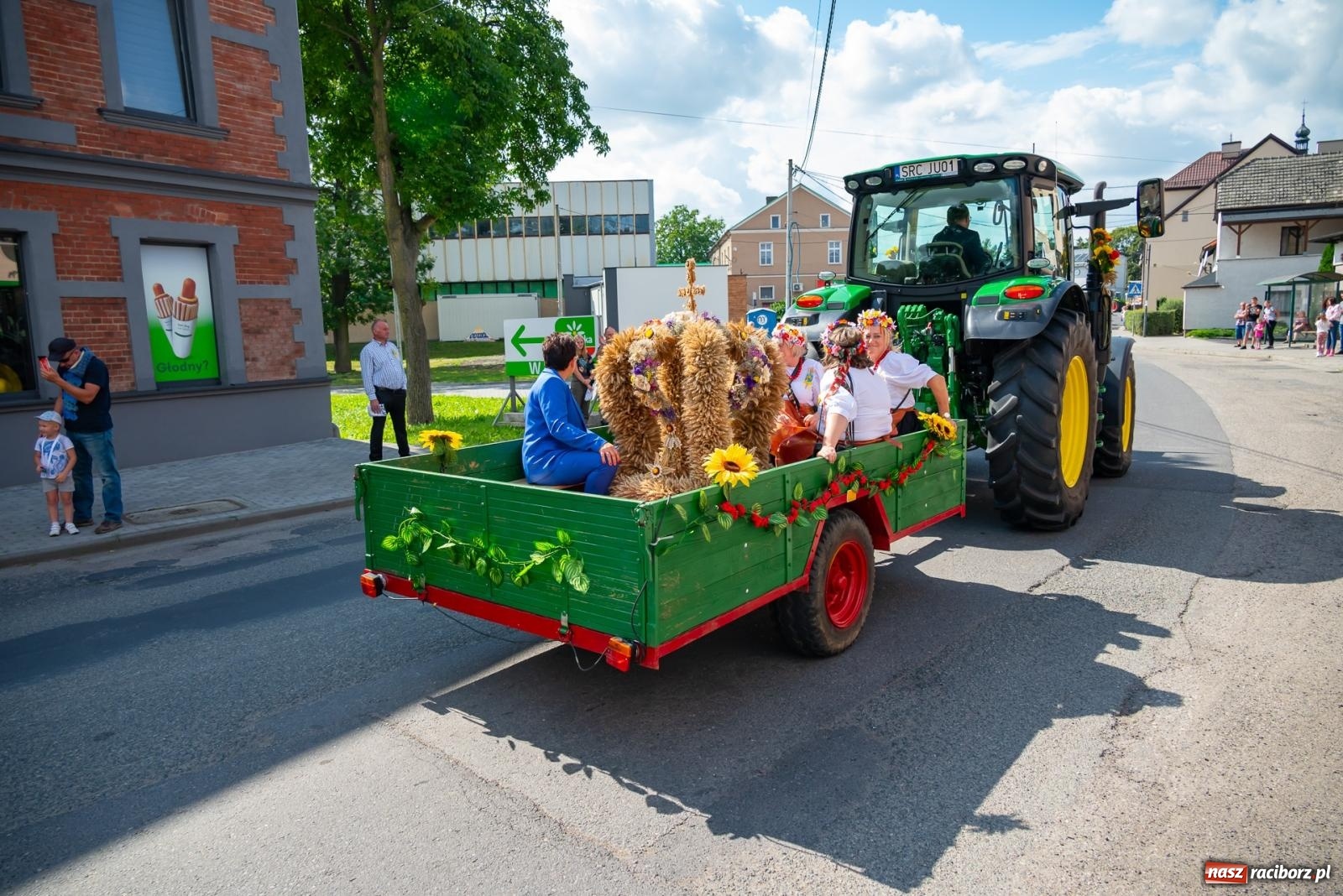 Zdjęcie w galerii na portalu naszraciborz.pl: Z Cyprzanowa do Pietrowic Wielkich. Dożynki gminne 2023 [FOTO i WIDEO] wiadomości z regionu