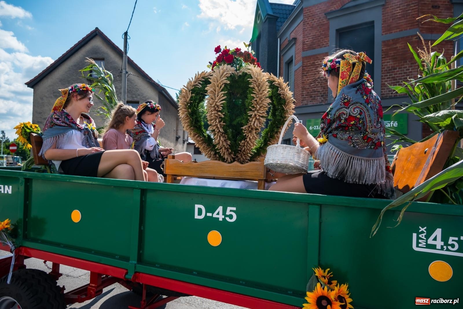 Zdjęcie w galerii na portalu naszraciborz.pl: Z Cyprzanowa do Pietrowic Wielkich. Dożynki gminne 2023 [FOTO i WIDEO] wiadomości z regionu