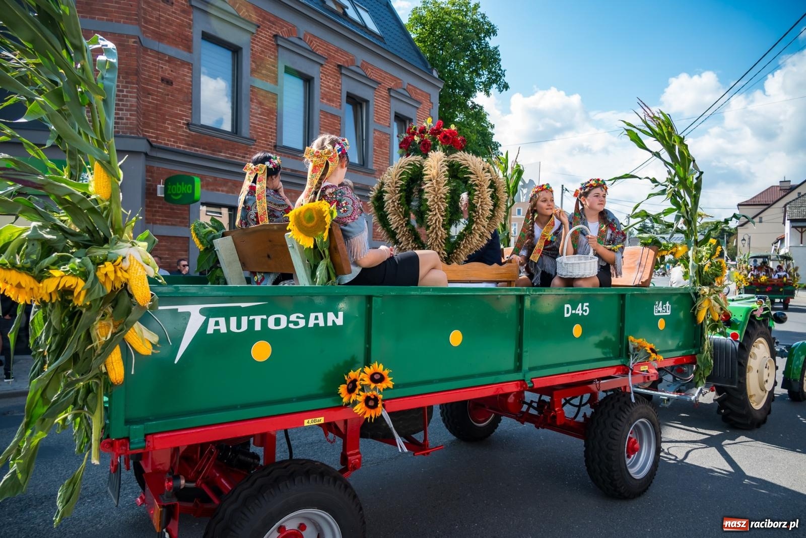 Zdjęcie w galerii na portalu naszraciborz.pl: Z Cyprzanowa do Pietrowic Wielkich. Dożynki gminne 2023 [FOTO i WIDEO] wiadomości z regionu