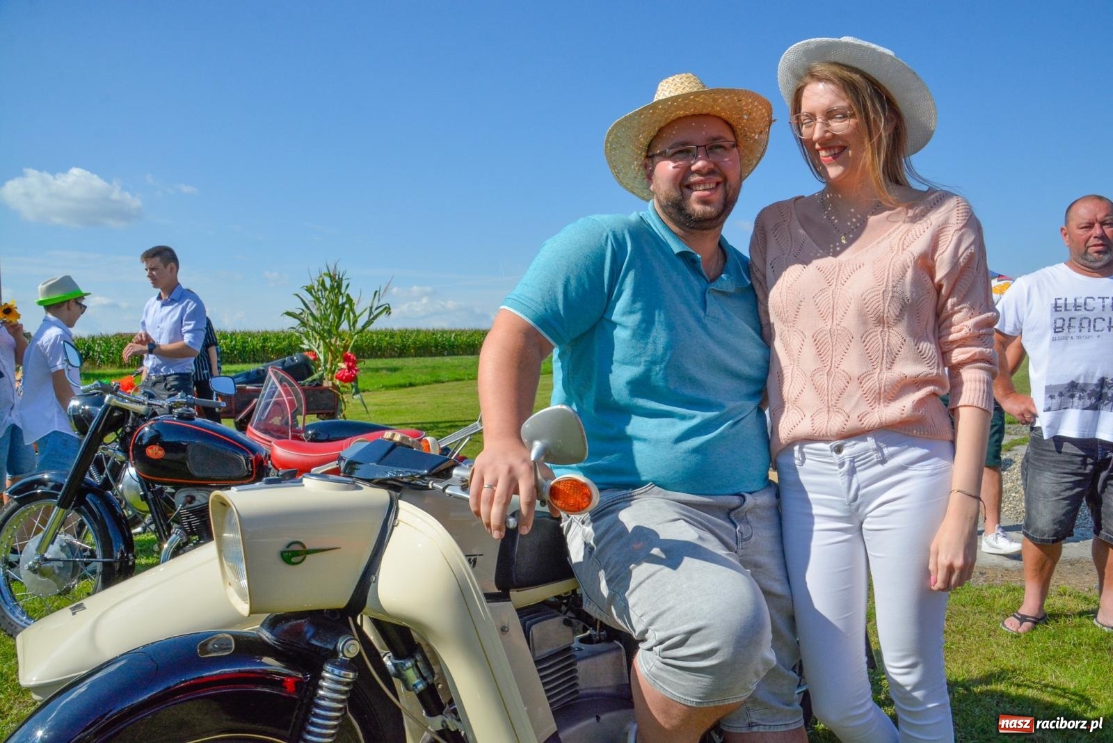 Zdjęcie w galerii na portalu naszraciborz.pl: Oldskul, mechanizacja i samolot. Dożynki w Rudyszwałdzie [FOTO i WIDEO] wiadomości z regionu