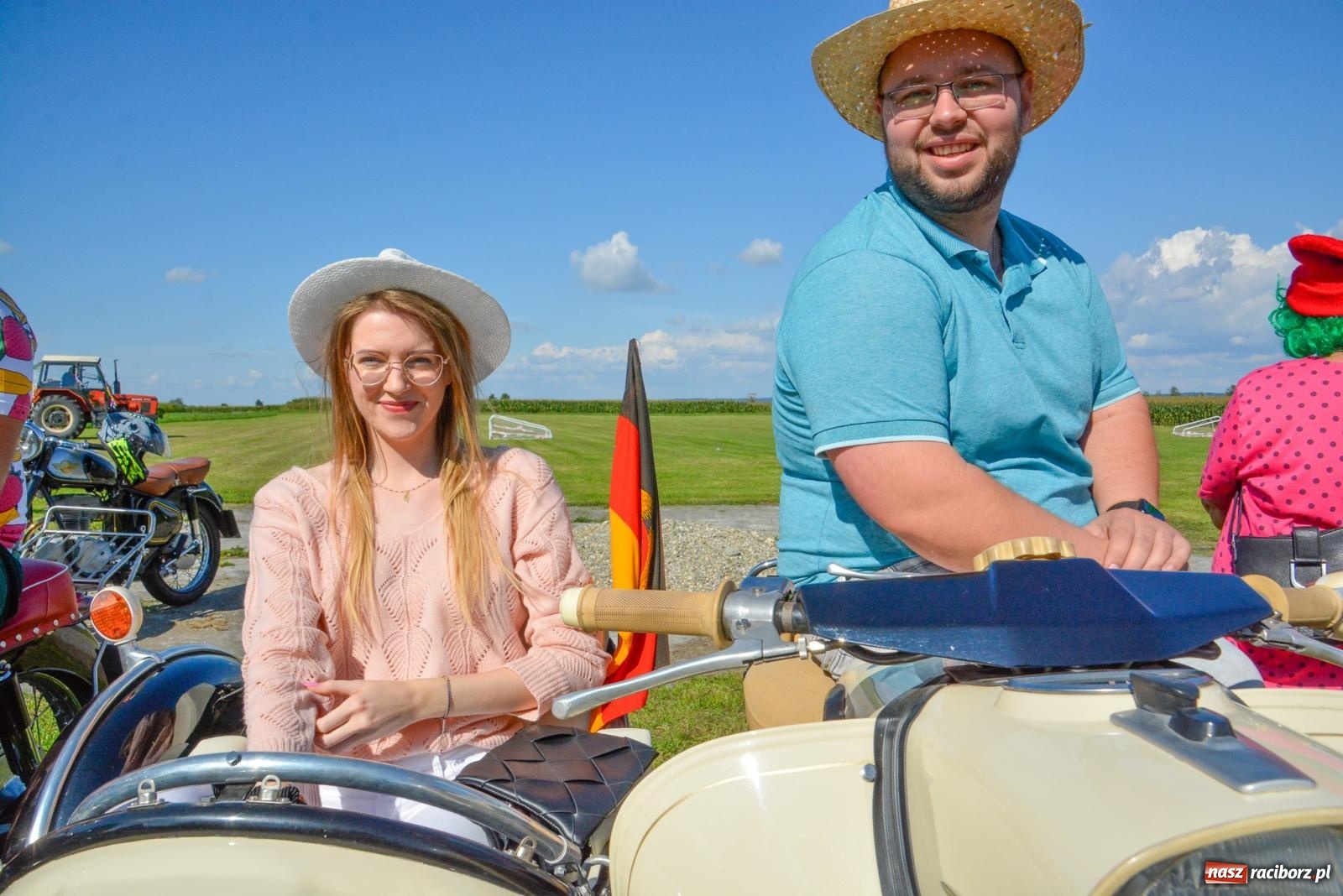 Zdjęcie w galerii na portalu naszraciborz.pl: Oldskul, mechanizacja i samolot. Dożynki w Rudyszwałdzie [FOTO i WIDEO] wiadomości z regionu