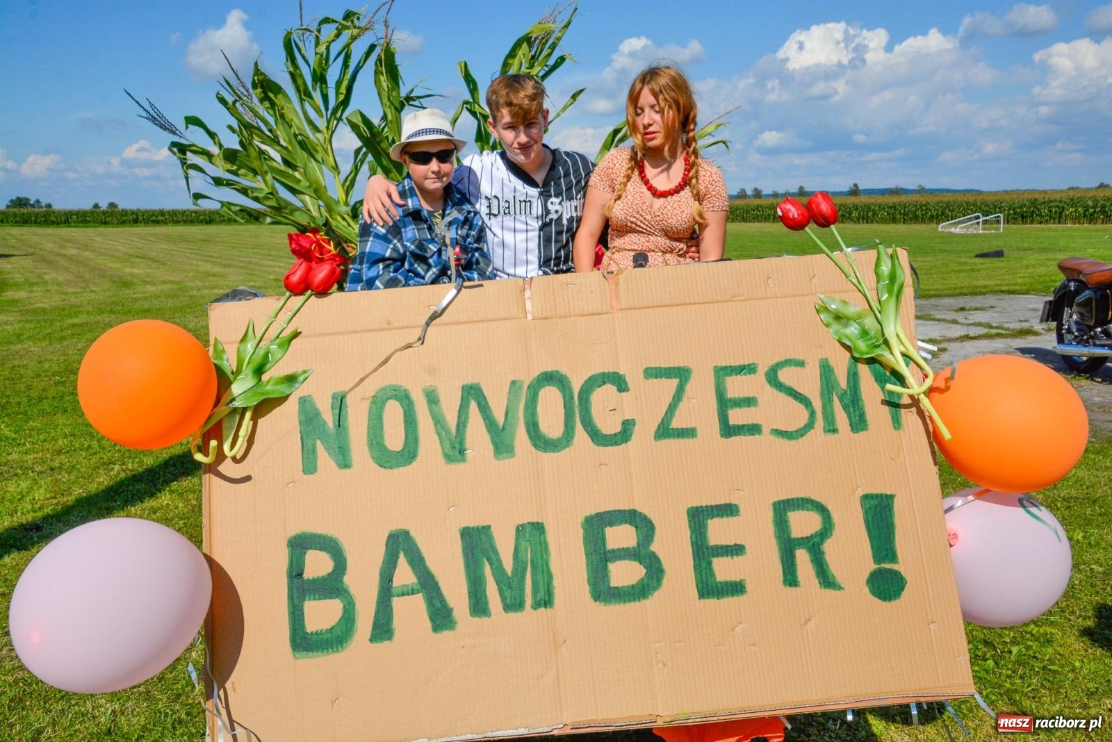 Zdjęcie w galerii na portalu naszraciborz.pl: Oldskul, mechanizacja i samolot. Dożynki w Rudyszwałdzie [FOTO i WIDEO] wiadomości z regionu