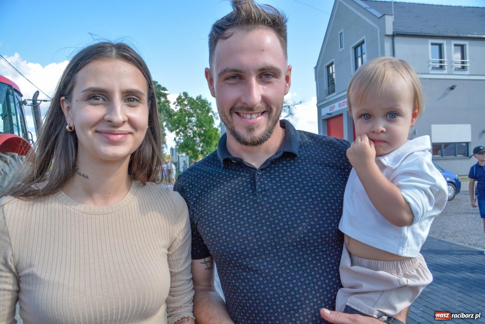 Zdjęcie w galerii na portalu naszraciborz.pl: Oldskul, mechanizacja i samolot. Dożynki w Rudyszwałdzie [FOTO i WIDEO] wiadomości z regionu