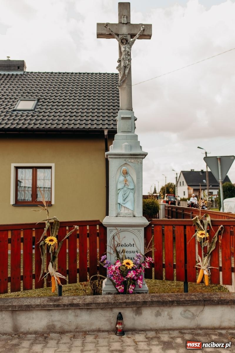 Zdjęcie w galerii na portalu naszraciborz.pl: Rolnik szuka żony, bo zebrał dobre plony. Dożynki w Sudole [FOTO i WIDEO] wiadomości z regionu