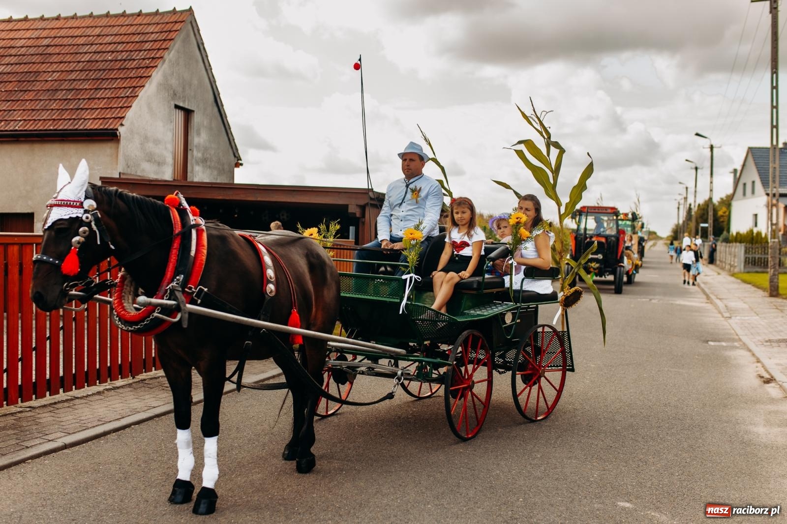 Zdjęcie w galerii na portalu naszraciborz.pl: Rolnik szuka żony, bo zebrał dobre plony. Dożynki w Sudole [FOTO i WIDEO] wiadomości z regionu
