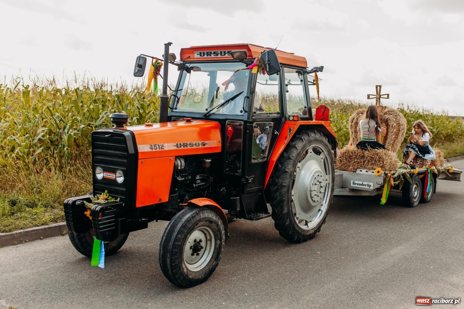 Zdjęcie w galerii na portalu naszraciborz.pl: Rolnik szuka żony, bo zebrał dobre plony. Dożynki w Sudole [FOTO i WIDEO] wiadomości z regionu