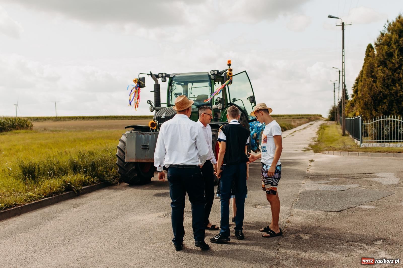 Zdjęcie w galerii na portalu naszraciborz.pl: Rolnik szuka żony, bo zebrał dobre plony. Dożynki w Sudole [FOTO i WIDEO] wiadomości z regionu