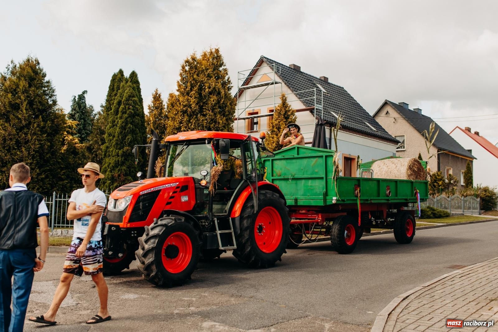 Zdjęcie w galerii na portalu naszraciborz.pl: Rolnik szuka żony, bo zebrał dobre plony. Dożynki w Sudole [FOTO i WIDEO] wiadomości z regionu