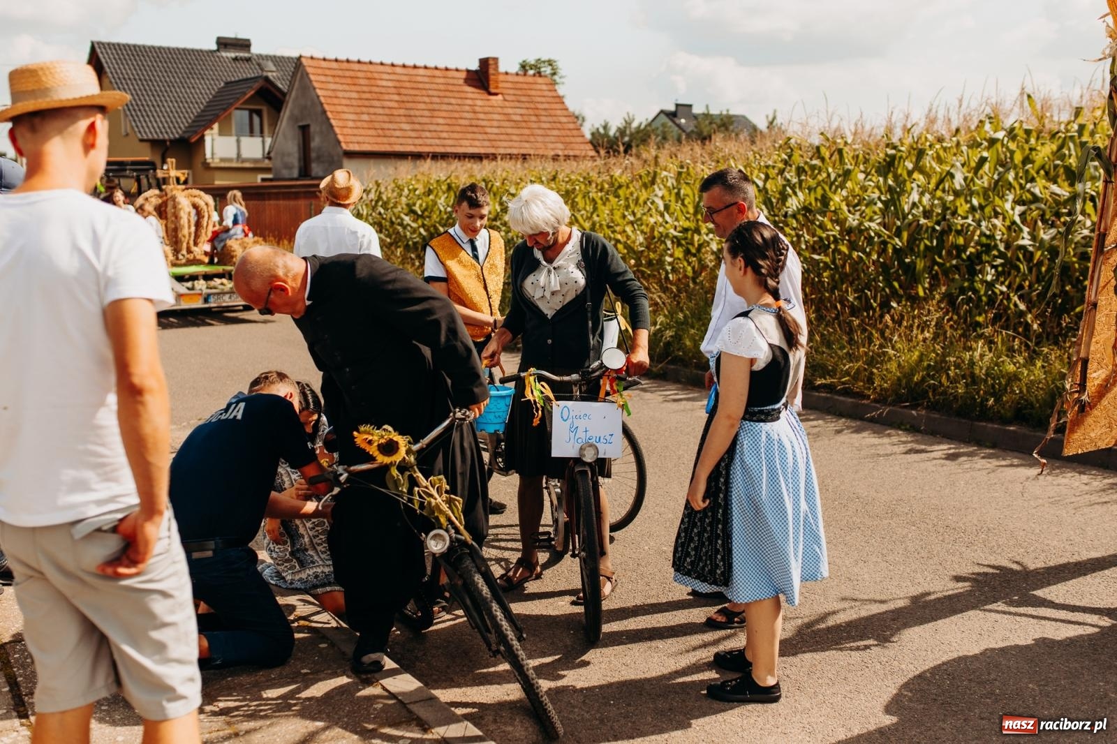 Zdjęcie w galerii na portalu naszraciborz.pl: Rolnik szuka żony, bo zebrał dobre plony. Dożynki w Sudole [FOTO i WIDEO] wiadomości z regionu