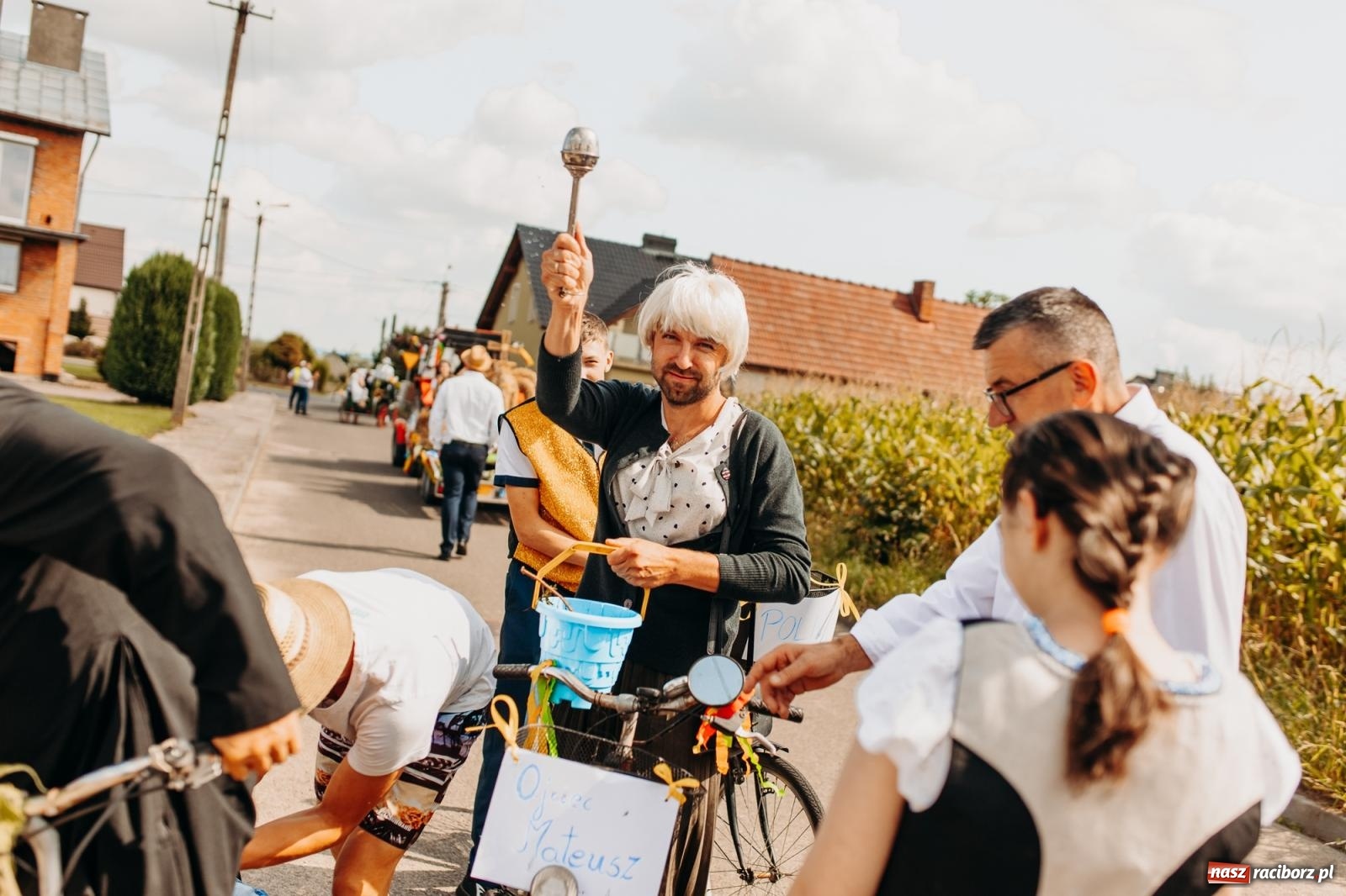Zdjęcie w galerii na portalu naszraciborz.pl: Rolnik szuka żony, bo zebrał dobre plony. Dożynki w Sudole [FOTO i WIDEO] wiadomości z regionu