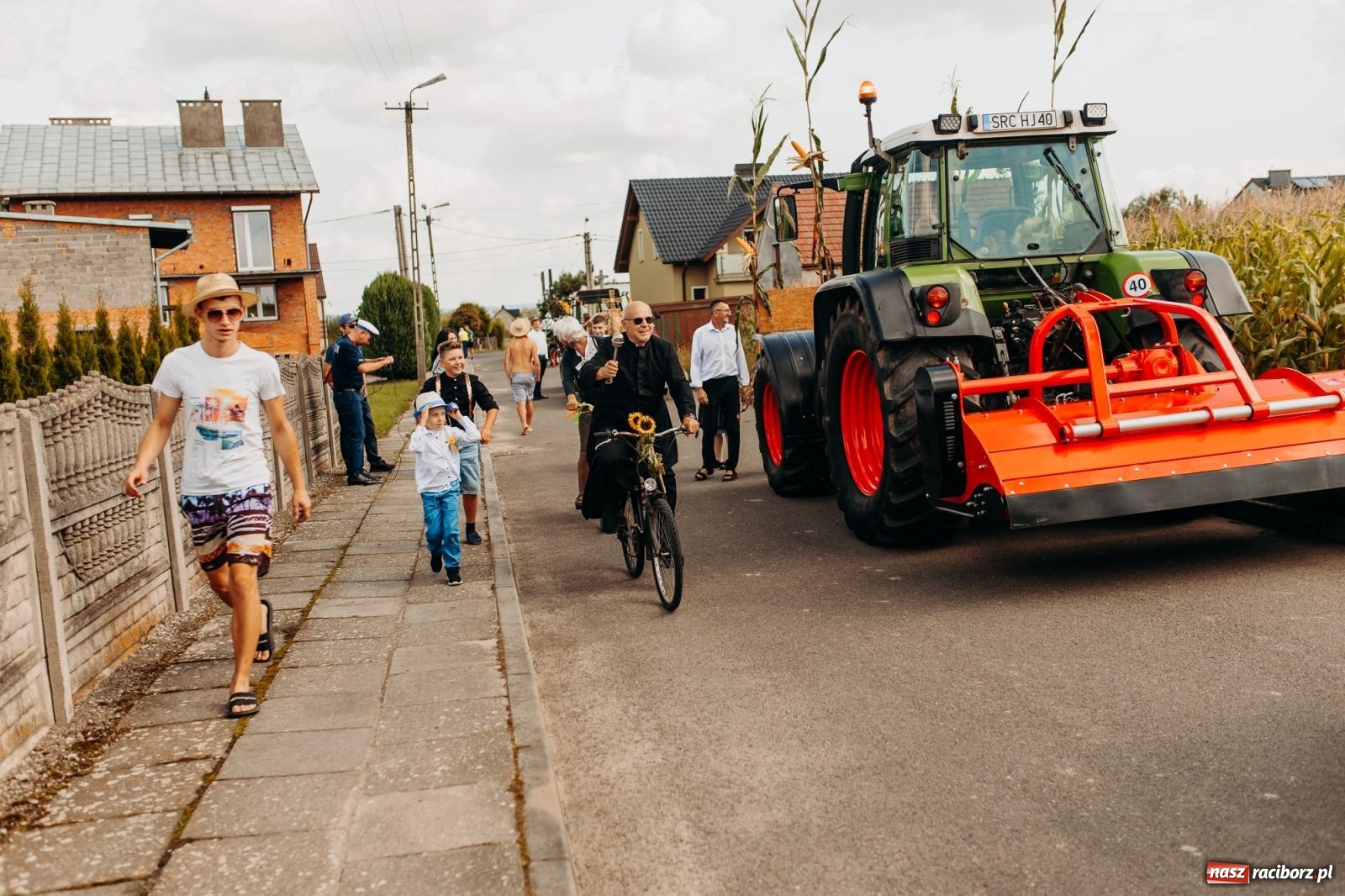 Zdjęcie w galerii na portalu naszraciborz.pl: Rolnik szuka żony, bo zebrał dobre plony. Dożynki w Sudole [FOTO i WIDEO] wiadomości z regionu