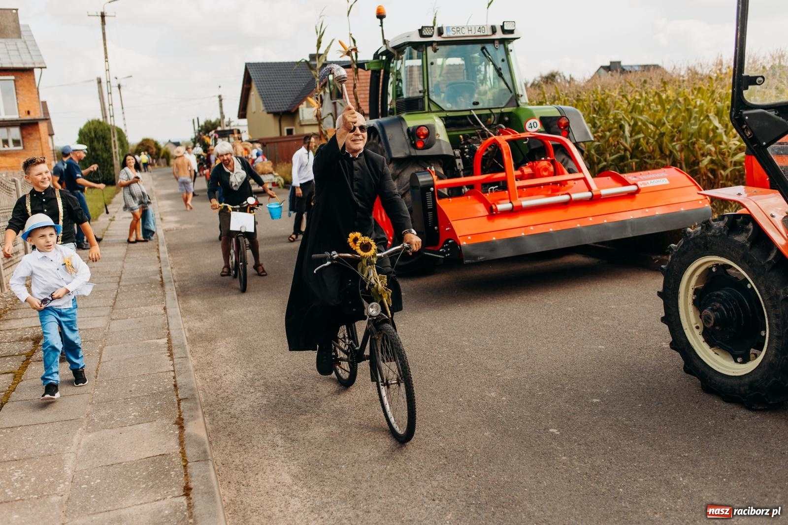 Zdjęcie w galerii na portalu naszraciborz.pl: Rolnik szuka żony, bo zebrał dobre plony. Dożynki w Sudole [FOTO i WIDEO] wiadomości z regionu