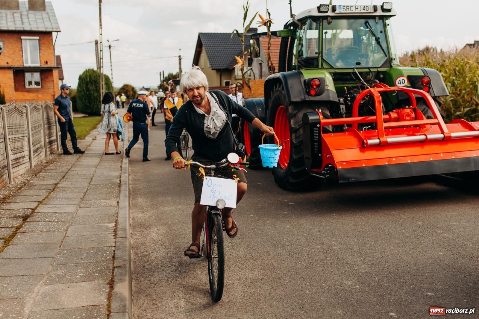 Zdjęcie w galerii na portalu naszraciborz.pl: Rolnik szuka żony, bo zebrał dobre plony. Dożynki w Sudole [FOTO i WIDEO] wiadomości z regionu