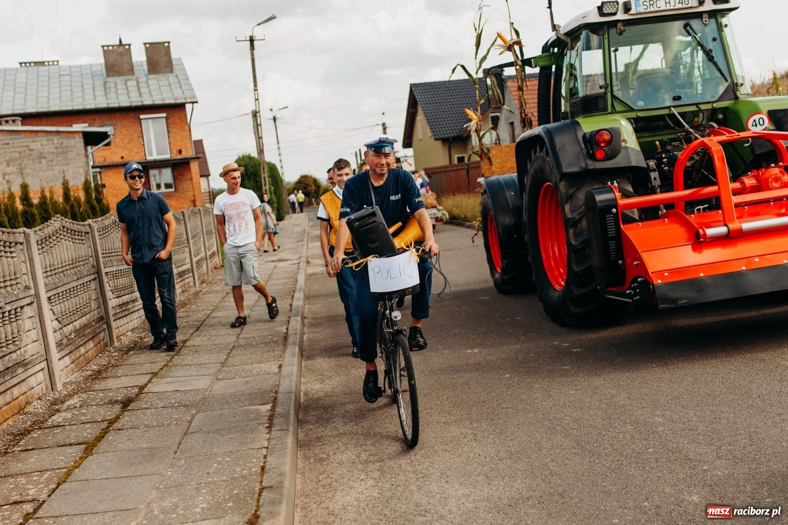 Zdjęcie w galerii na portalu naszraciborz.pl: Rolnik szuka żony, bo zebrał dobre plony. Dożynki w Sudole [FOTO i WIDEO] wiadomości z regionu