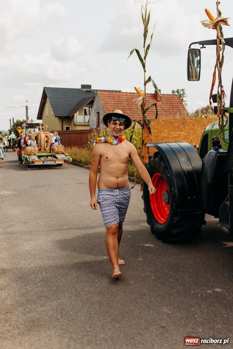 Zdjęcie w galerii na portalu naszraciborz.pl: Rolnik szuka żony, bo zebrał dobre plony. Dożynki w Sudole [FOTO i WIDEO] wiadomości z regionu