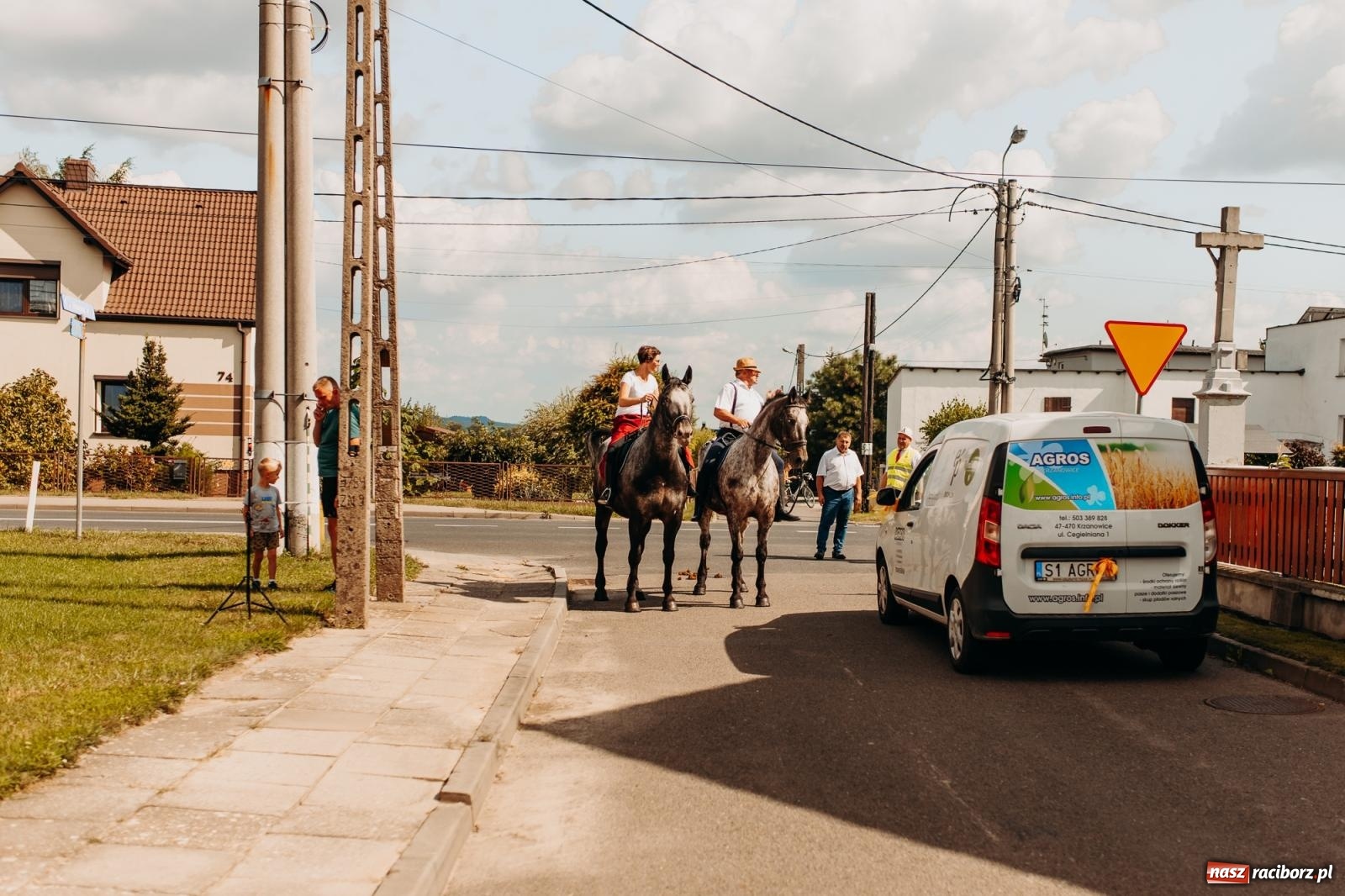 Zdjęcie w galerii na portalu naszraciborz.pl: Rolnik szuka żony, bo zebrał dobre plony. Dożynki w Sudole [FOTO i WIDEO] wiadomości z regionu