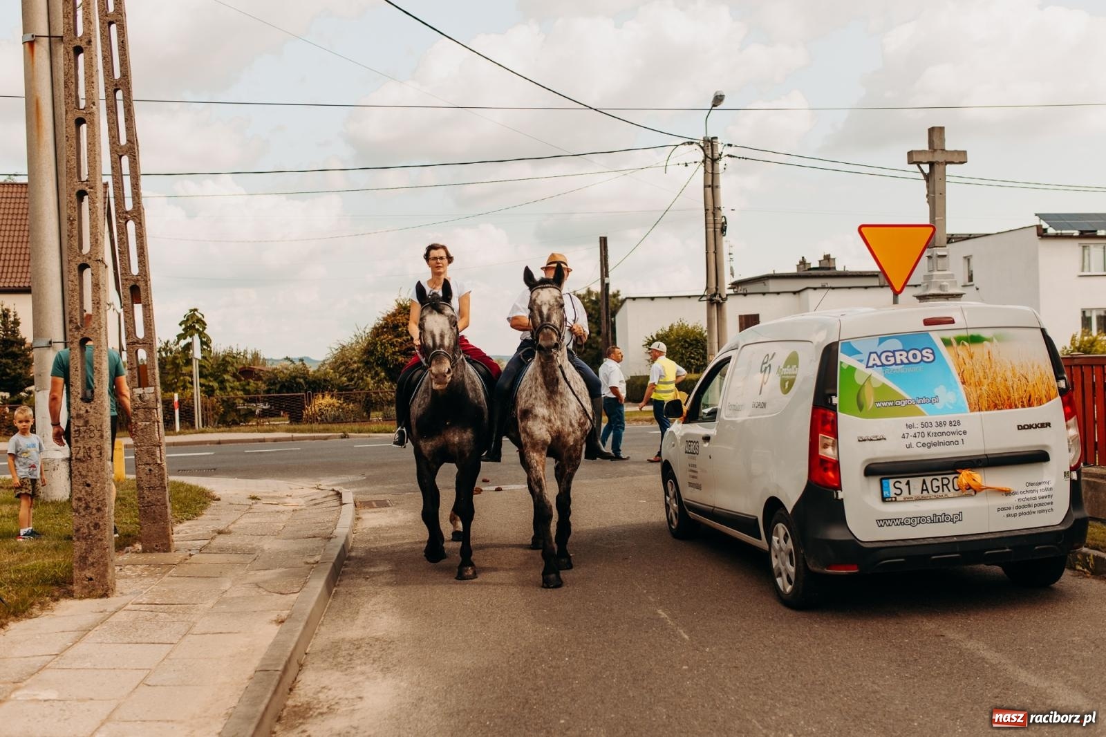 Zdjęcie w galerii na portalu naszraciborz.pl: Rolnik szuka żony, bo zebrał dobre plony. Dożynki w Sudole [FOTO i WIDEO] wiadomości z regionu