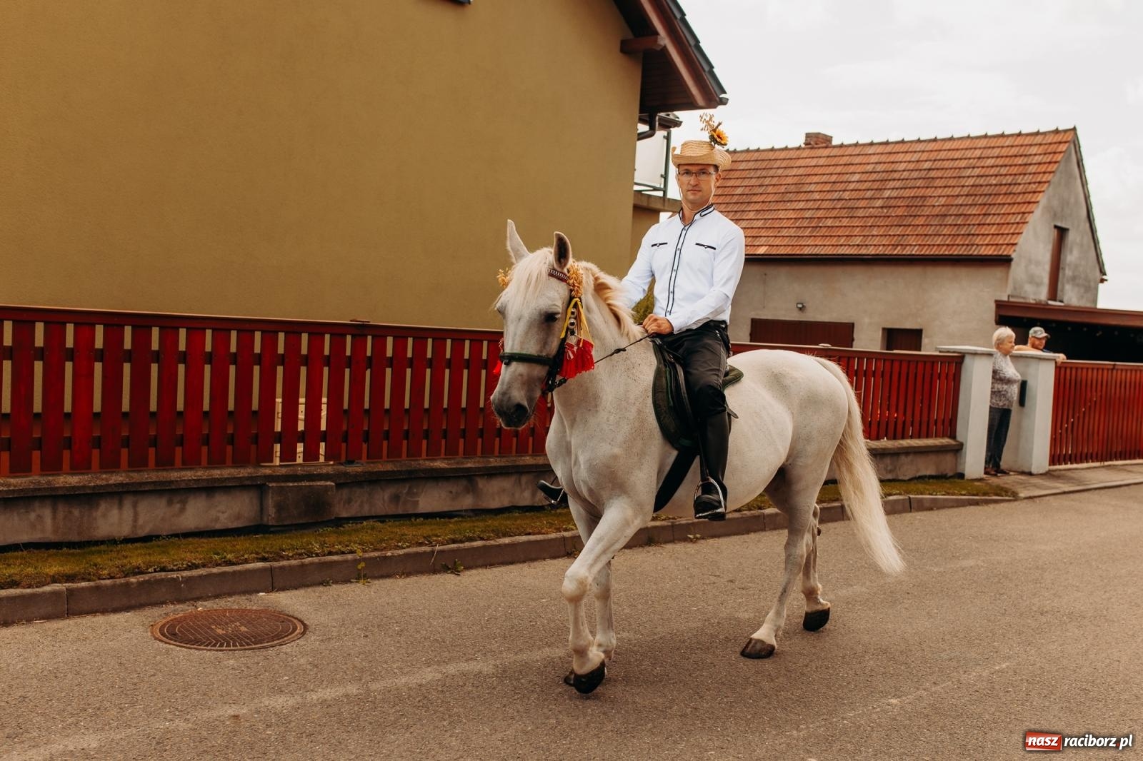 Zdjęcie w galerii na portalu naszraciborz.pl: Rolnik szuka żony, bo zebrał dobre plony. Dożynki w Sudole [FOTO i WIDEO] wiadomości z regionu