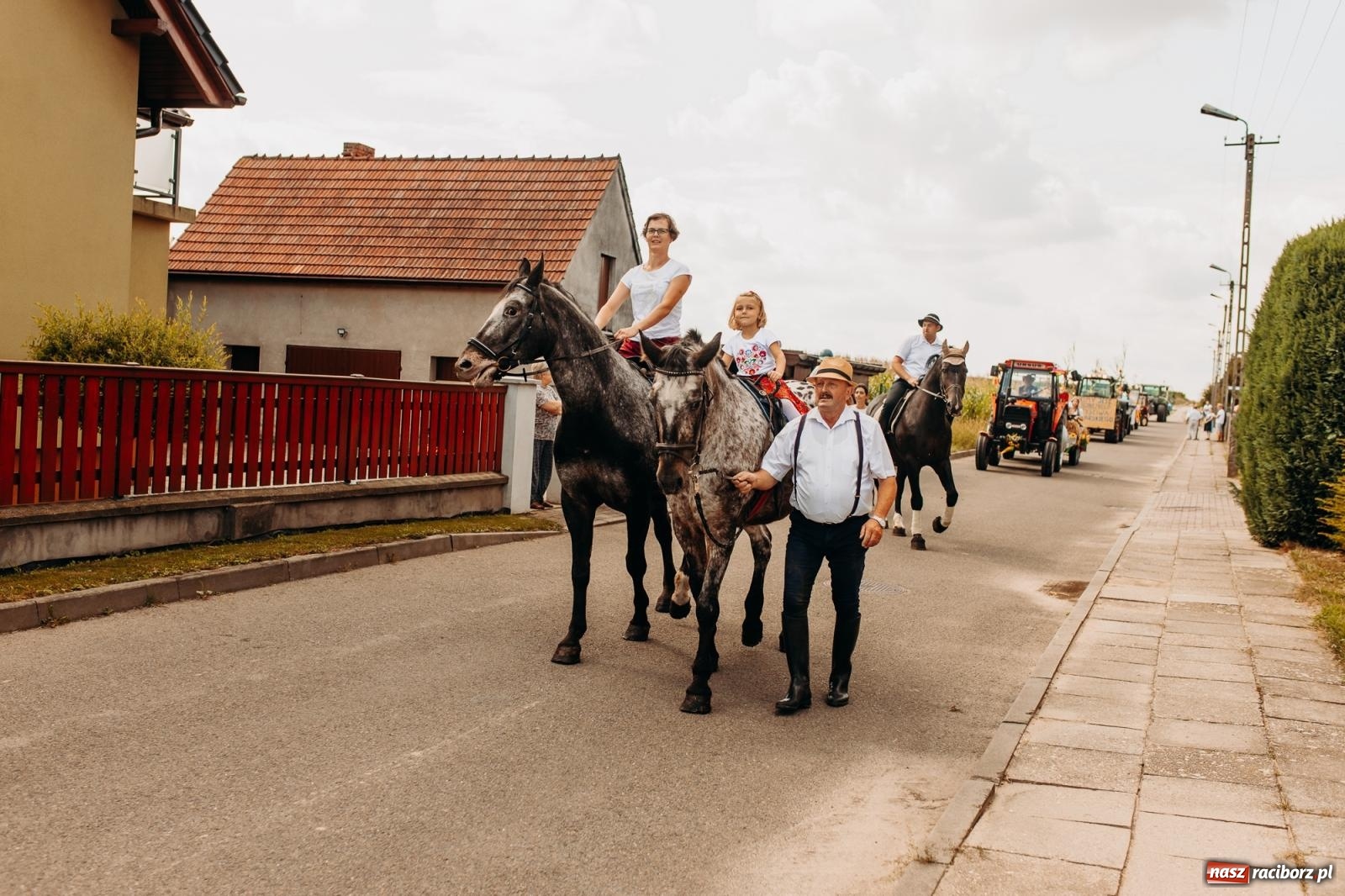 Zdjęcie w galerii na portalu naszraciborz.pl: Rolnik szuka żony, bo zebrał dobre plony. Dożynki w Sudole [FOTO i WIDEO] wiadomości z regionu