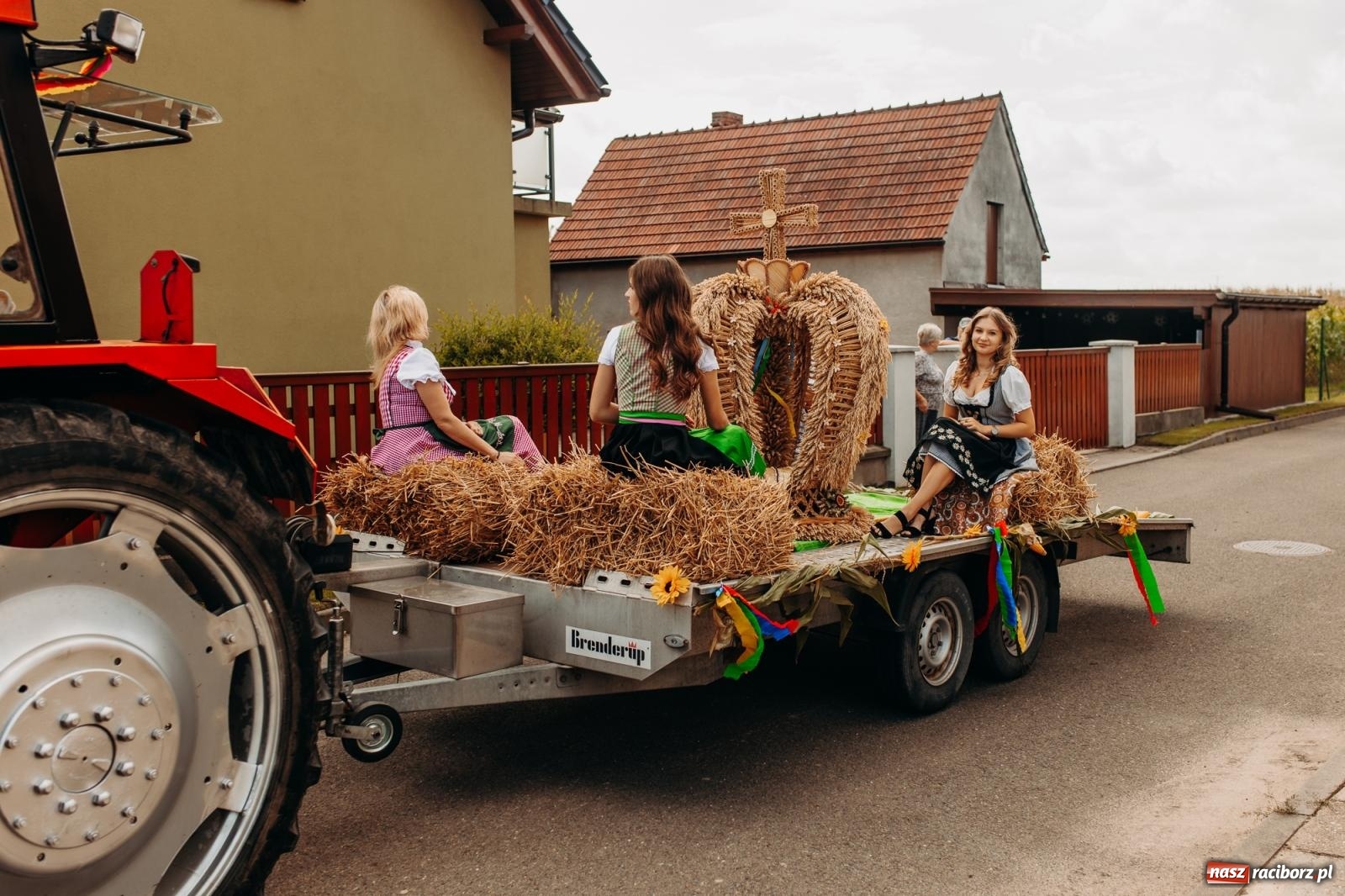 Zdjęcie w galerii na portalu naszraciborz.pl: Rolnik szuka żony, bo zebrał dobre plony. Dożynki w Sudole [FOTO i WIDEO] wiadomości z regionu