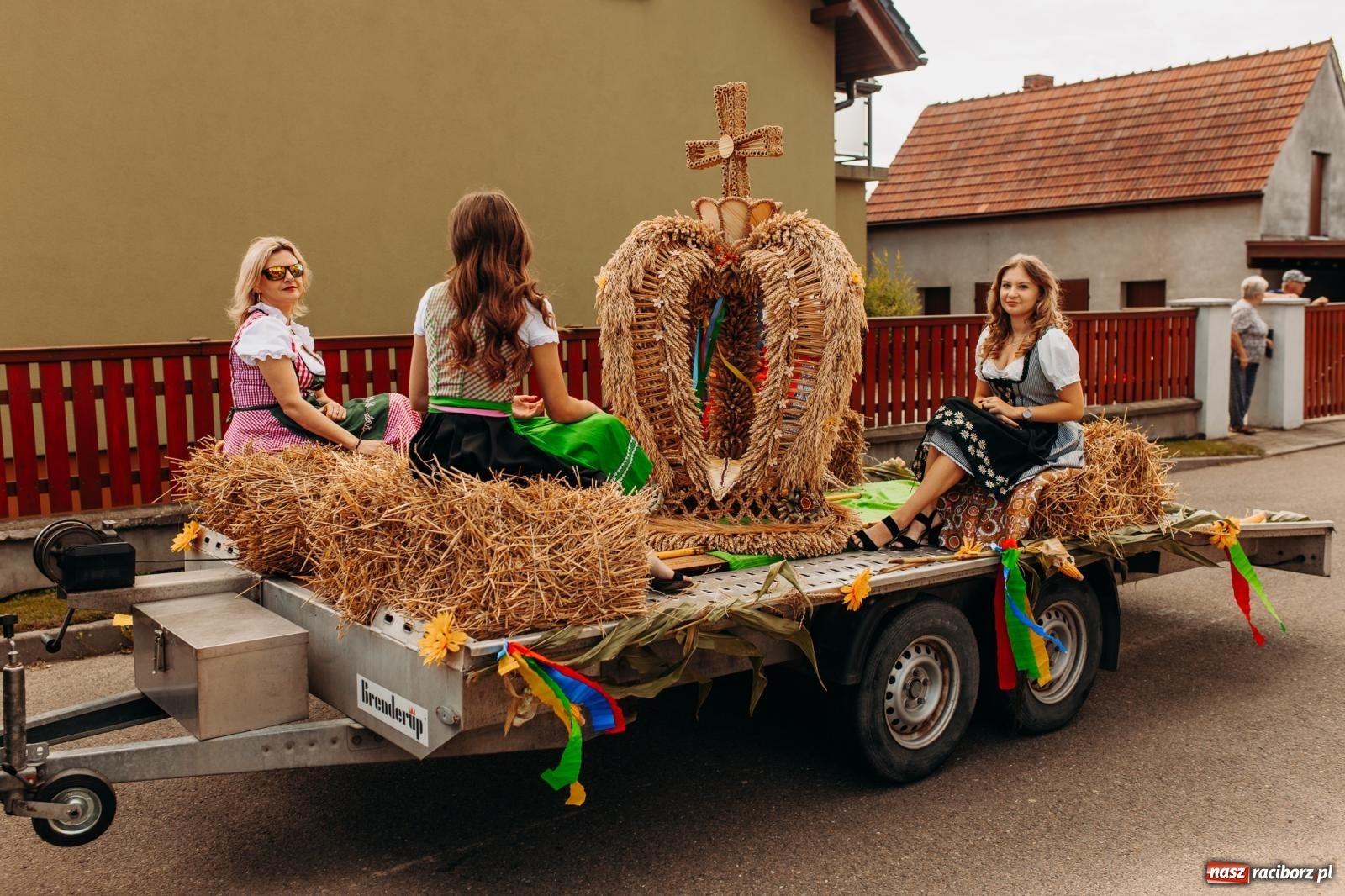 Zdjęcie w galerii na portalu naszraciborz.pl: Rolnik szuka żony, bo zebrał dobre plony. Dożynki w Sudole [FOTO i WIDEO] wiadomości z regionu