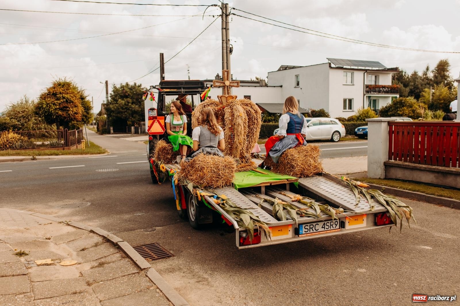 Zdjęcie w galerii na portalu naszraciborz.pl: Rolnik szuka żony, bo zebrał dobre plony. Dożynki w Sudole [FOTO i WIDEO] wiadomości z regionu
