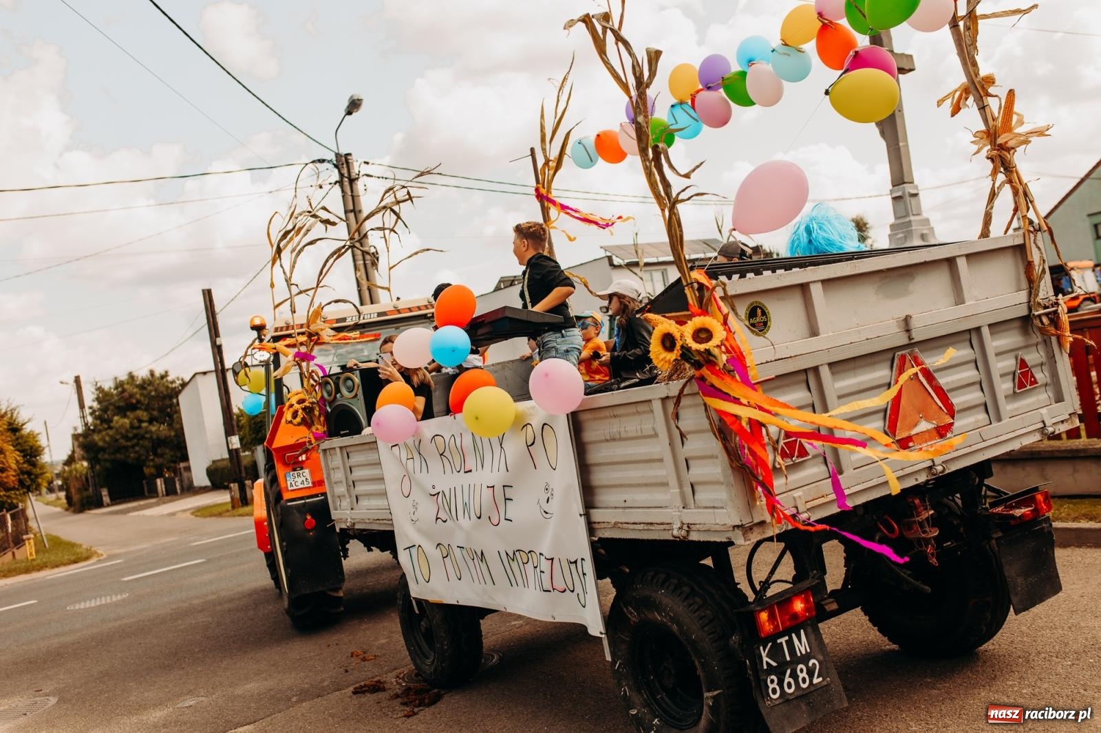 Zdjęcie w galerii na portalu naszraciborz.pl: Rolnik szuka żony, bo zebrał dobre plony. Dożynki w Sudole [FOTO i WIDEO] wiadomości z regionu