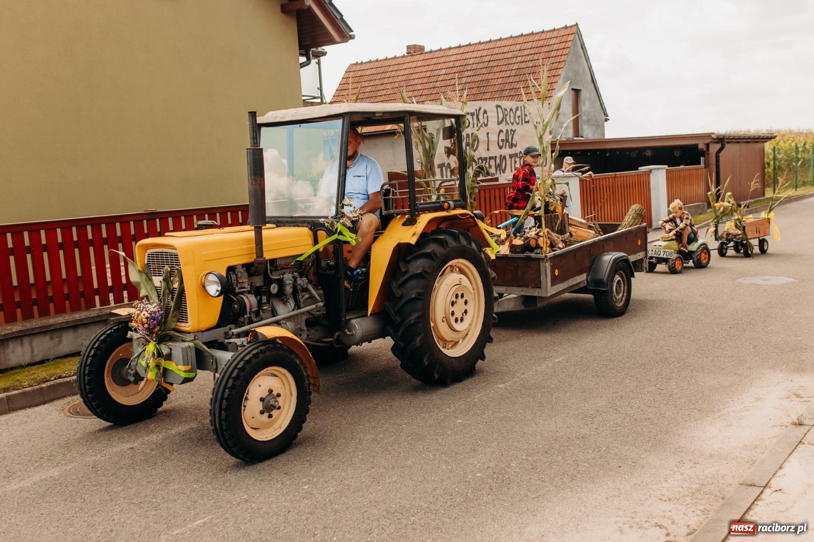 Zdjęcie w galerii na portalu naszraciborz.pl: Rolnik szuka żony, bo zebrał dobre plony. Dożynki w Sudole [FOTO i WIDEO] wiadomości z regionu