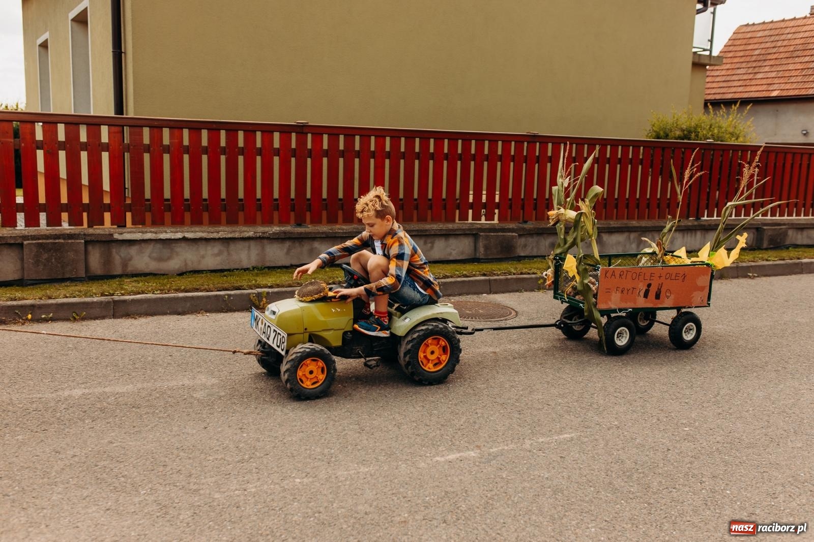 Zdjęcie w galerii na portalu naszraciborz.pl: Rolnik szuka żony, bo zebrał dobre plony. Dożynki w Sudole [FOTO i WIDEO] wiadomości z regionu