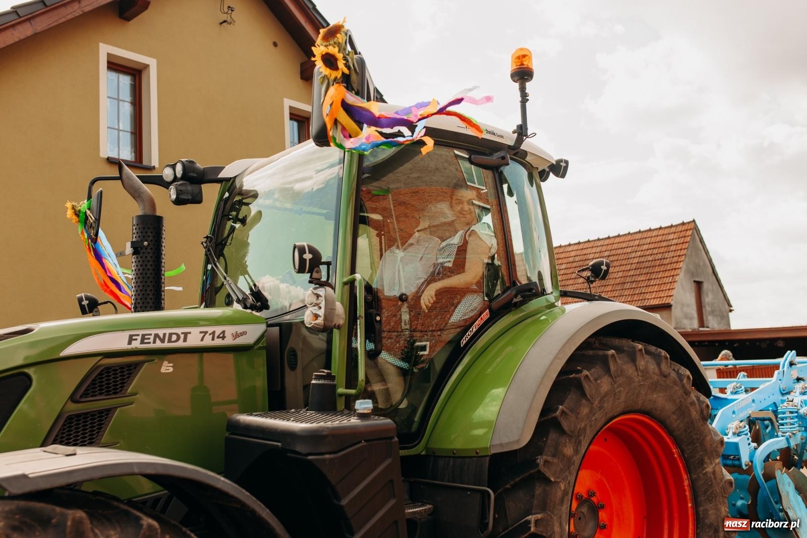 Zdjęcie w galerii na portalu naszraciborz.pl: Rolnik szuka żony, bo zebrał dobre plony. Dożynki w Sudole [FOTO i WIDEO] wiadomości z regionu