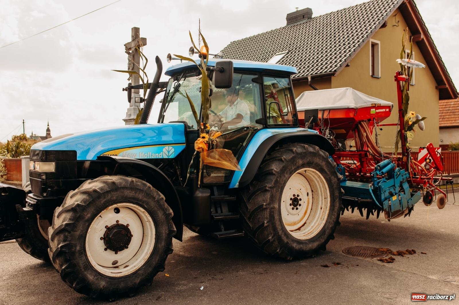 Zdjęcie w galerii na portalu naszraciborz.pl: Rolnik szuka żony, bo zebrał dobre plony. Dożynki w Sudole [FOTO i WIDEO] wiadomości z regionu