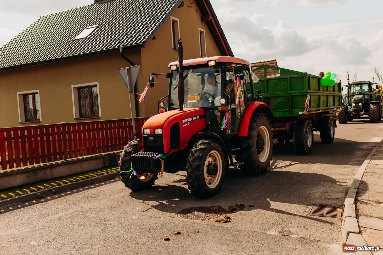 Zdjęcie w galerii na portalu naszraciborz.pl: Rolnik szuka żony, bo zebrał dobre plony. Dożynki w Sudole [FOTO i WIDEO] wiadomości z regionu