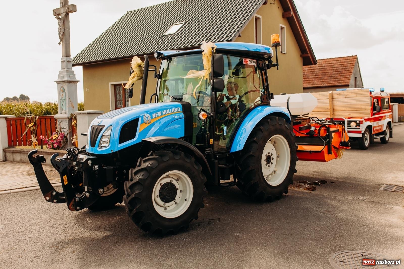 Zdjęcie w galerii na portalu naszraciborz.pl: Rolnik szuka żony, bo zebrał dobre plony. Dożynki w Sudole [FOTO i WIDEO] wiadomości z regionu