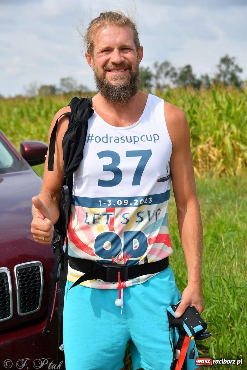 Zdjęcie w galerii na portalu naszraciborz.pl: Śmiałkowie pod zaporą. Najdłuższy dystans Odra Sup Cup 2023 [FOTO i WIDEO] wiadomości z regionu