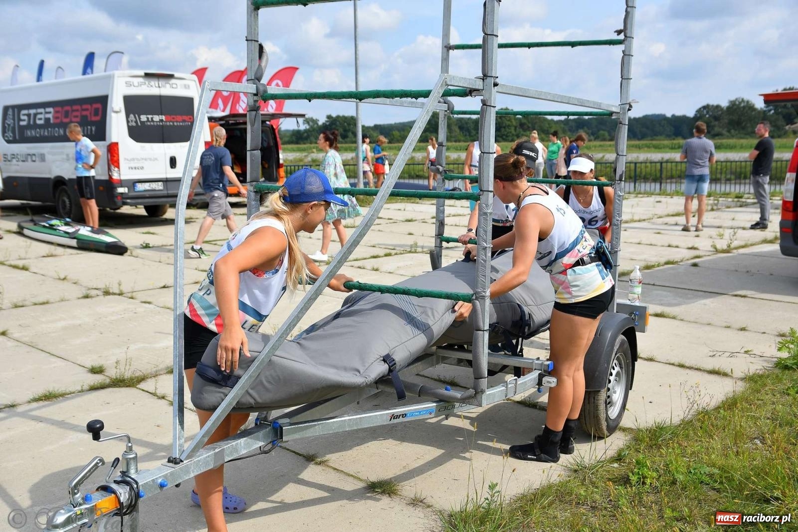 Zdjęcie w galerii na portalu naszraciborz.pl: Śmiałkowie pod zaporą. Najdłuższy dystans Odra Sup Cup 2023 [FOTO i WIDEO] wiadomości z regionu