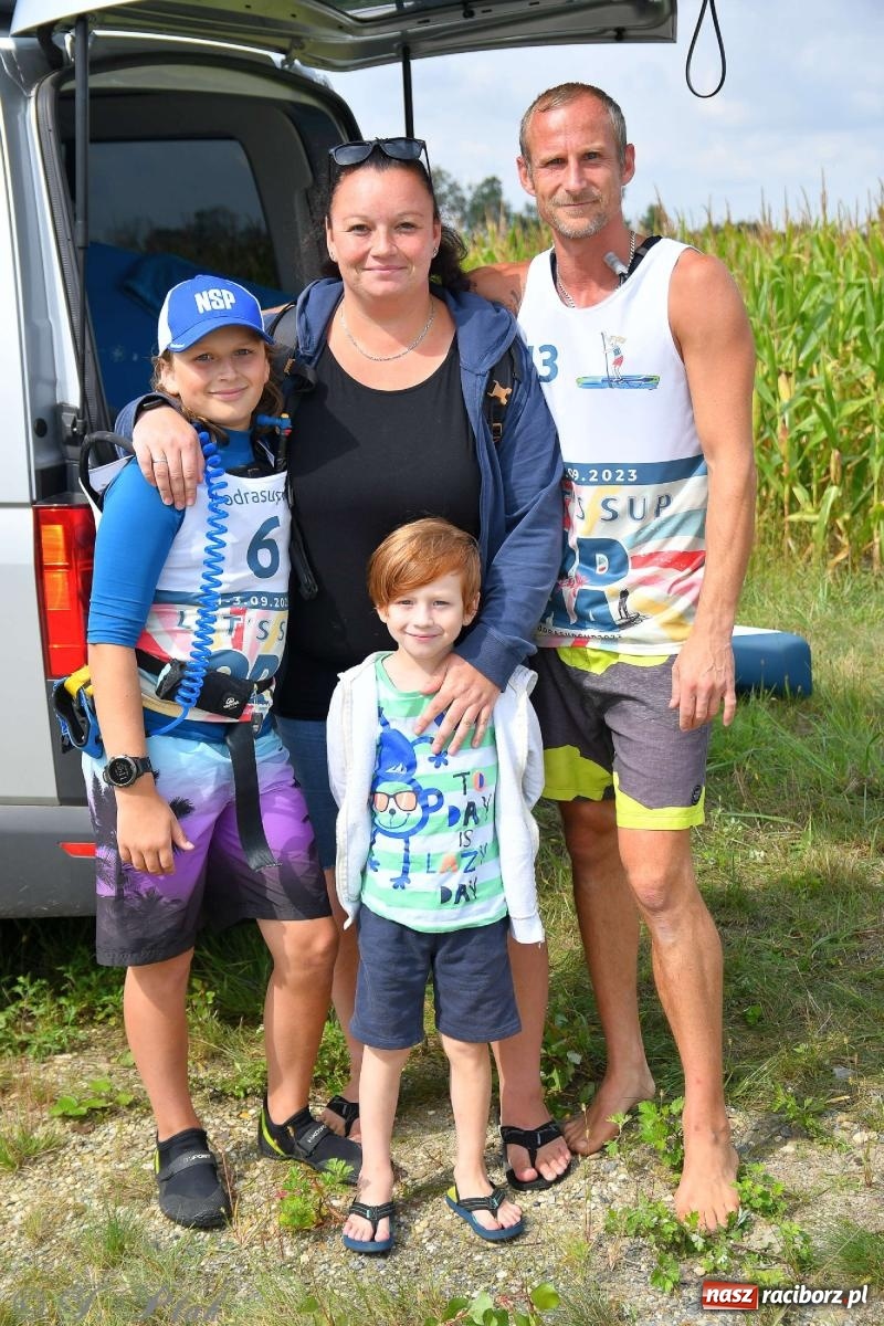 Zdjęcie w galerii na portalu naszraciborz.pl: Śmiałkowie pod zaporą. Najdłuższy dystans Odra Sup Cup 2023 [FOTO i WIDEO] wiadomości z regionu