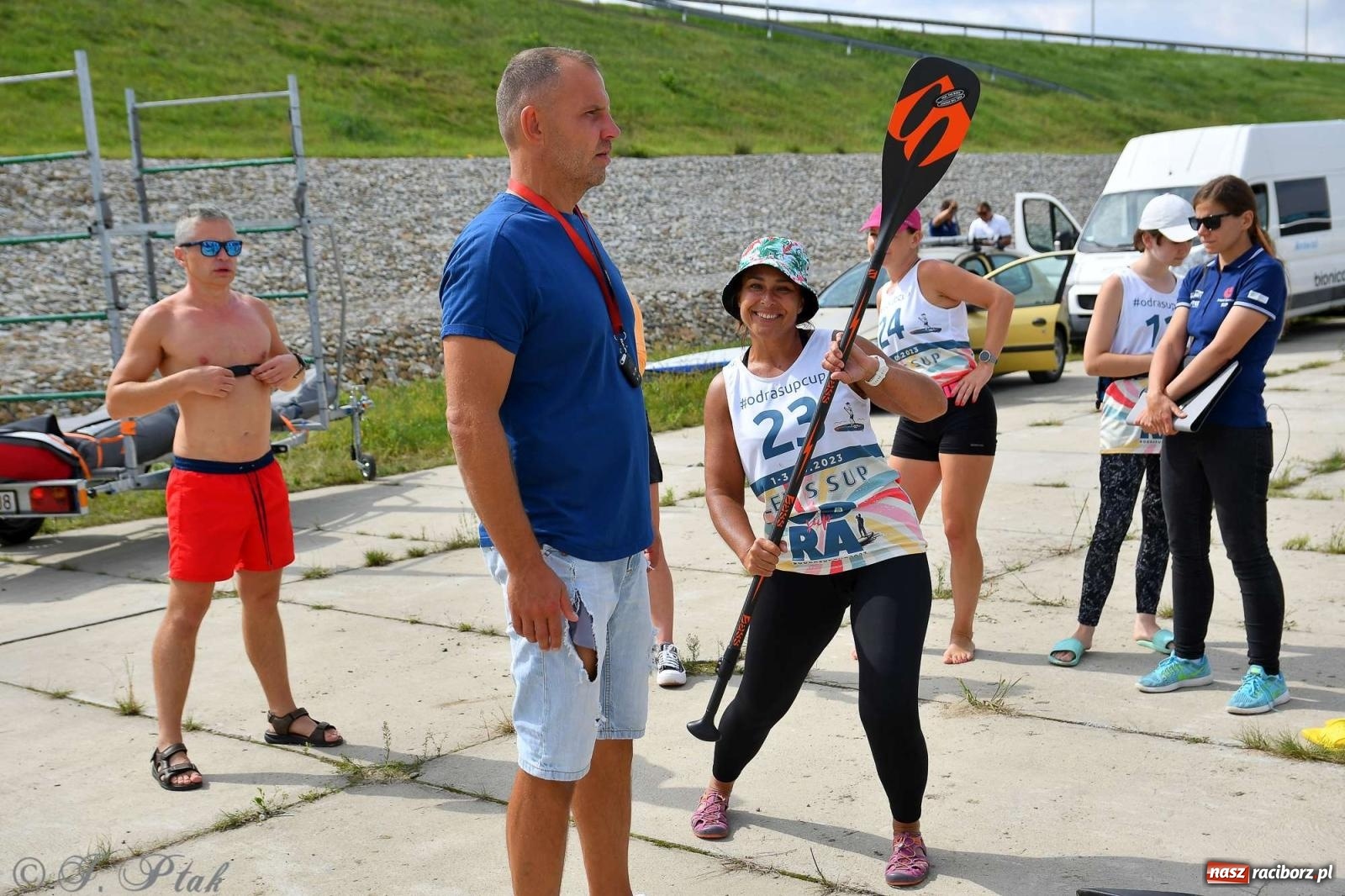Zdjęcie w galerii na portalu naszraciborz.pl: Śmiałkowie pod zaporą. Najdłuższy dystans Odra Sup Cup 2023 [FOTO i WIDEO] wiadomości z regionu