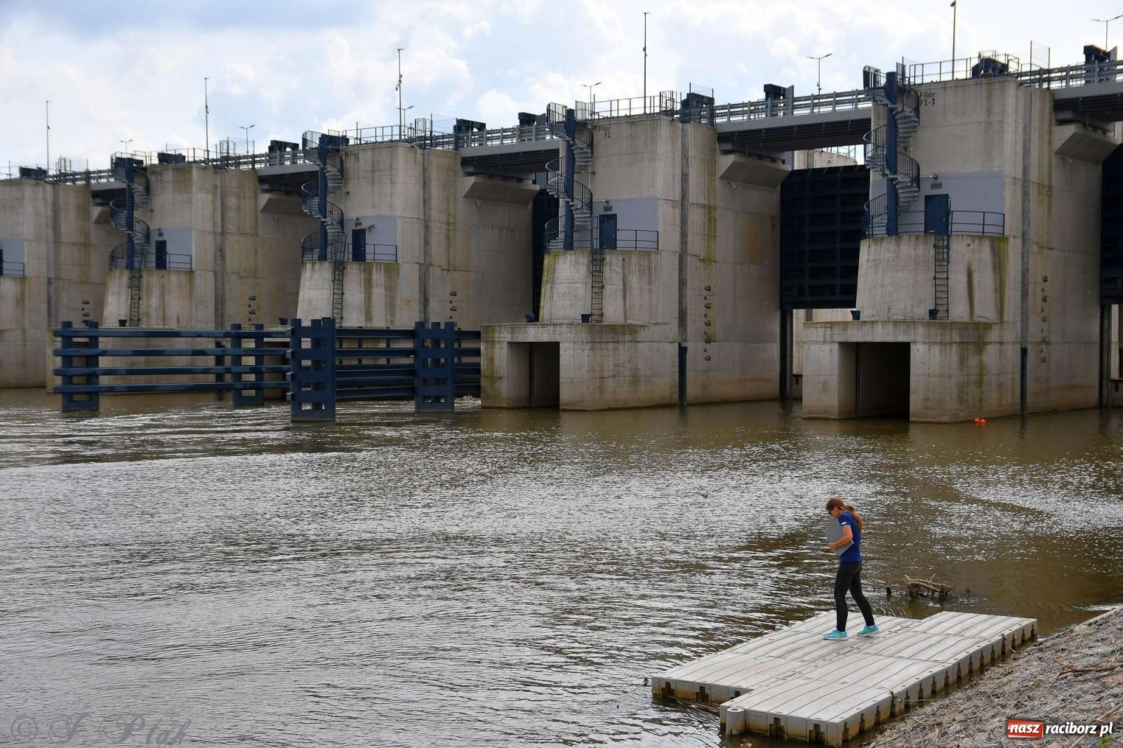 Zdjęcie w galerii na portalu naszraciborz.pl: Śmiałkowie pod zaporą. Najdłuższy dystans Odra Sup Cup 2023 [FOTO i WIDEO] wiadomości z regionu